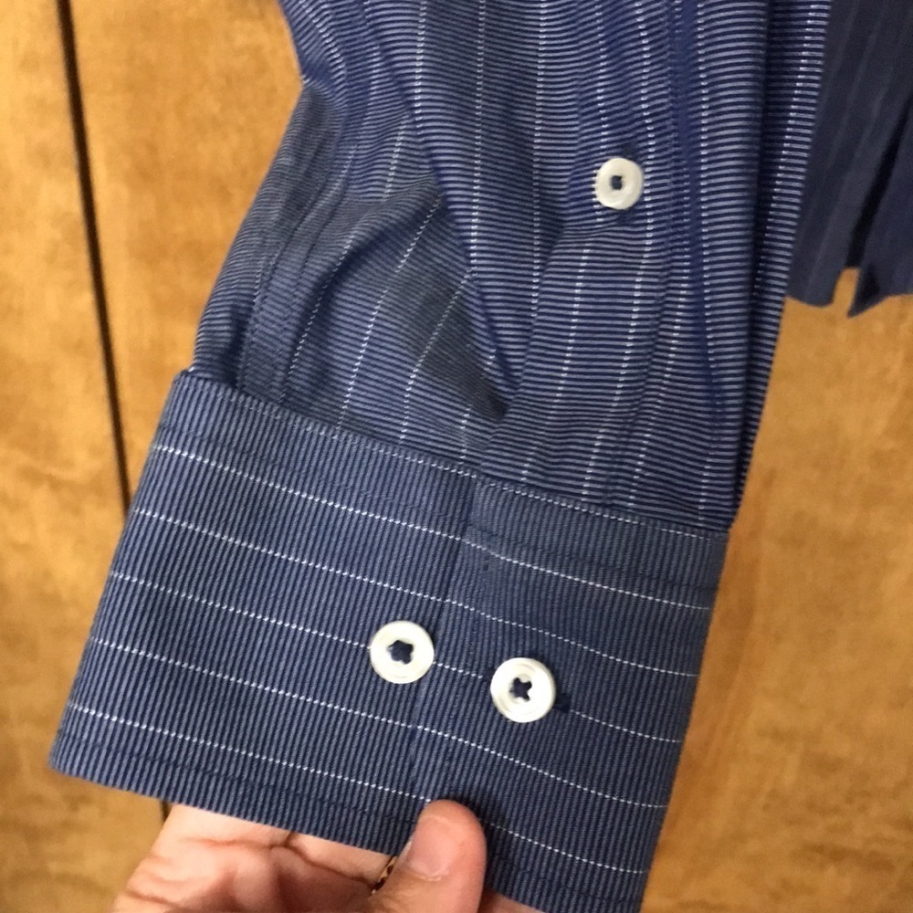 Untuckit Button down shirt - Picture 4 of 10